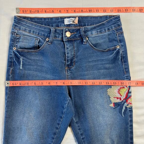 Royalty For Me Women's 6 Midrise Boho Embroidered Jeans Medium Wash - Picture 6 of 9